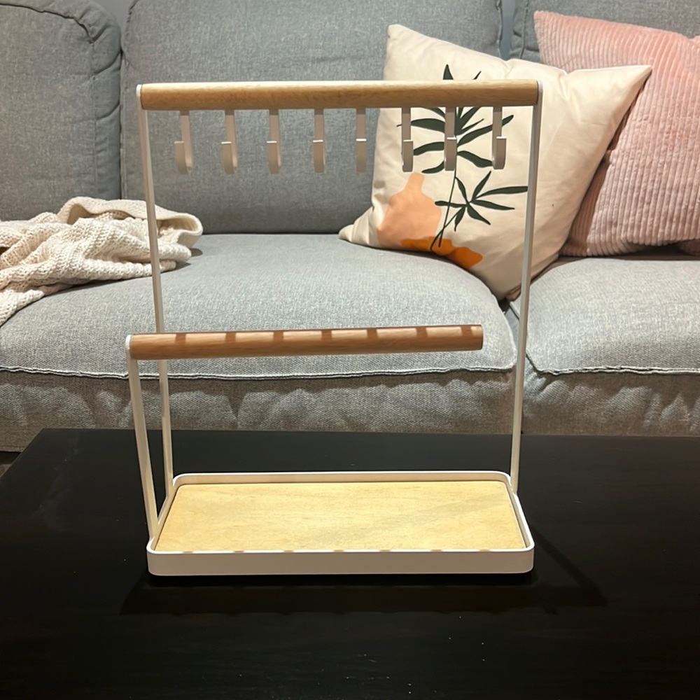 White jewelry stand
